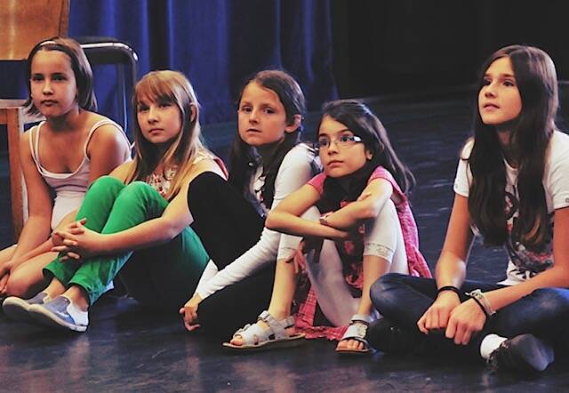Bühnenerlebnis für Kinder und Jugendliche. Schauspiel und Kunst. Kurse, Workshop in Schauspiel